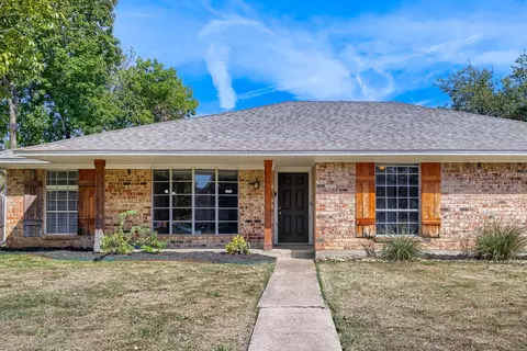 701 Knollridge Dr, Lewisville, TX 75077