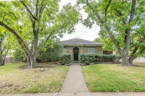 7003 Claybrook Dr, Dallas, TX 75231