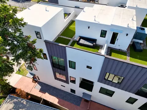 2450 N Garrett Ave #17, Dallas, TX 75206