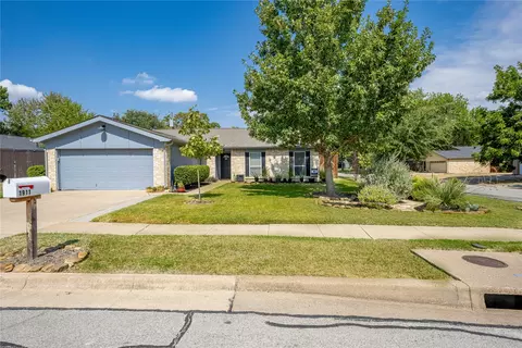 1911 Crooked Creek Ln, Arlington, TX 76006