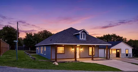 800 Crow Ct, Granbury, TX 76048
