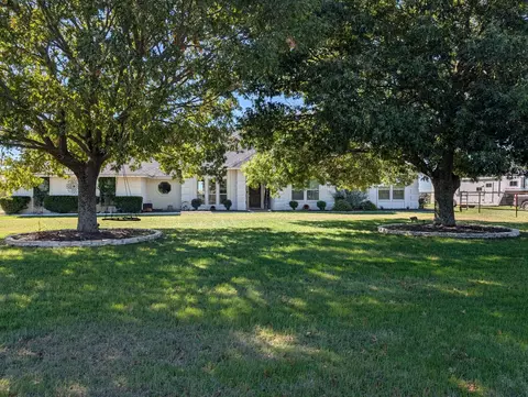 333 Meadow Crest Rd, Fort Worth, TX 76108