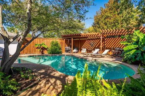 320 Brooks Ln, Coppell, TX 75019