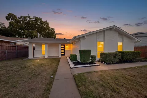 2524 N Saint Augustine Dr, Dallas, TX 75227