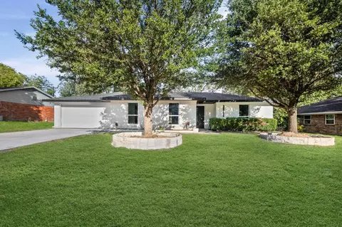 1321 E Windsor Dr, Denton, TX 76209