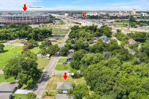 1000 E 1002 E Calhoun Ave, Waco, TX 76704