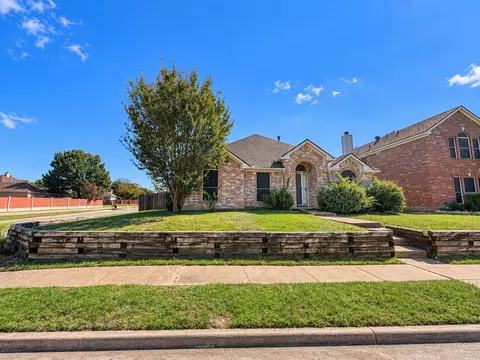 1906 Dartbrook Dr, Rowlett, TX 75089