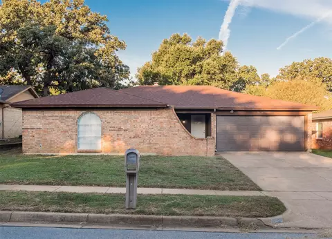 2618 Colleen Dr, Arlington, TX 76016