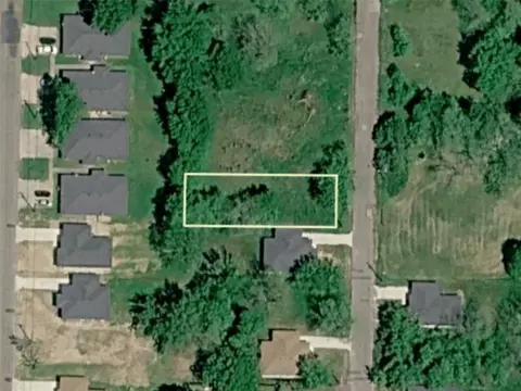1421 N 10th St NE, Paris, TX 75460