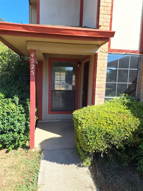 4525 Compass Ct, Fort Worth, TX 76135