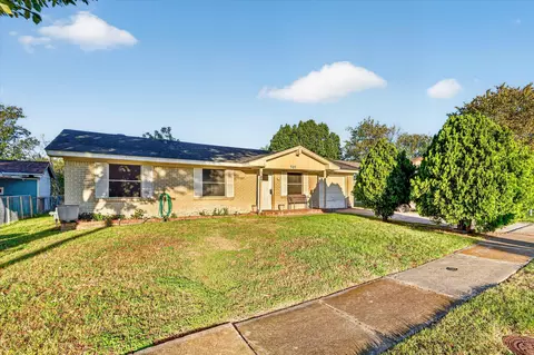 707 Edgeglen Dr, Dallas, TX 75217