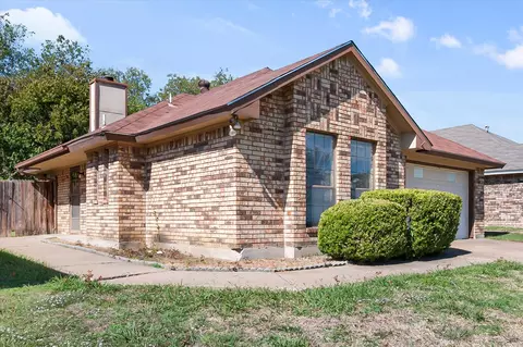 5606 Congressional Dr, Arlington, TX 76018