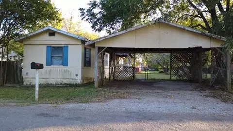 407 W Witt St, Wolfe City, TX 75496