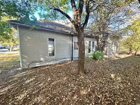 Exterior - 509 E Ross Ave, Mart, TX 76664 photo 2 of 2