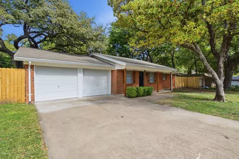 208 Live Oak Ln, Weatherford, TX 76086