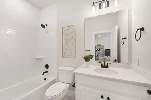 Bath - 12827 Pine Ridge Trl, Rowlett, TX 75089 photo 6 of 7