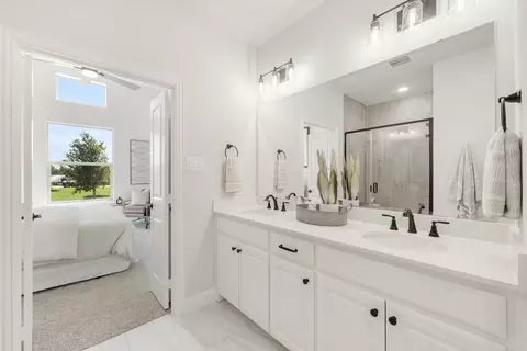 Bath - 12827 Pine Ridge Trl, Rowlett, TX 75089 photo 3 of 7