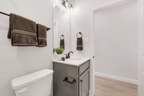 Bath - 12827 Pine Ridge Trl, Rowlett, TX 75089 photo 2 of 7