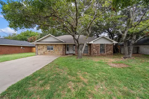 4043 Country Meadows Cir, Granbury, TX 76049