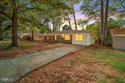 9430 Woodcrest Dr, Shreveport, LA 71118