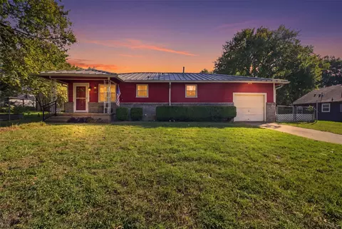 607 W Water St, Weatherford, TX 76086