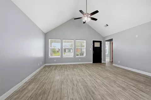 Living - 304 E Hull St, Denison, TX 75021 photo 2 of 4