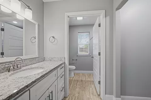 Bath - 304 E Hull St, Denison, TX 75021 photo 1 of 3