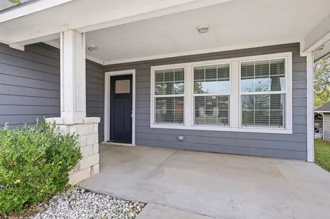 Exterior - 304 E Hull St, Denison, TX 75021 photo 4 of 8