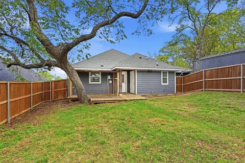 Exterior - 304 E Hull St, Denison, TX 75021 photo 6 of 8