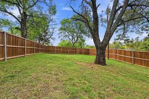 Exterior - 304 E Hull St, Denison, TX 75021 photo 8 of 8