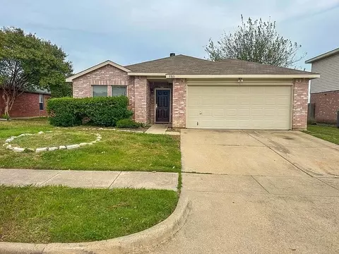 7921 Beef Creek Dr, Arlington, TX 76001