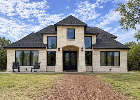 4408 Veal Station Rd, Weatherford, TX 76085