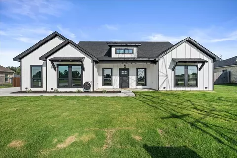 906 S Reagan St, West, TX 76691