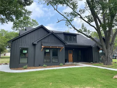 205 N Neches St, Whitney, TX 76692