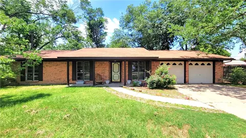301 Allison Ave, Groesbeck, TX 76642