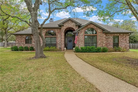 103 Twisted Oak Ln, Crawford, TX 76638