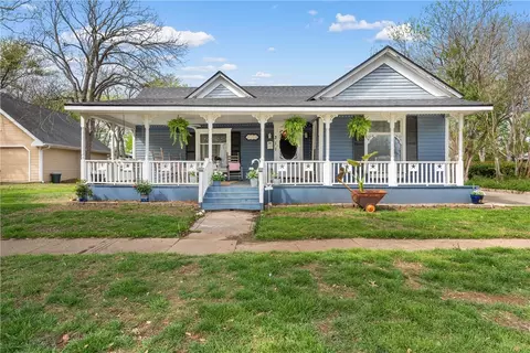 311 S Monroe St, Mcgregor, TX 76657