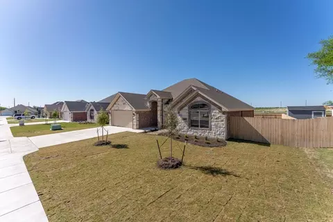961 Northern Dancer Dr, Hewitt, TX 76643