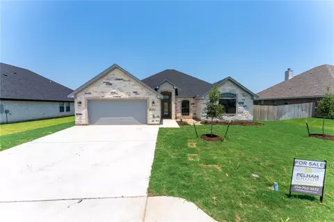 829 Sunnys Halo Dr, Hewitt, TX 76643