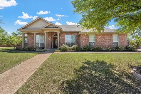121 Grovecreek Dr, Waco, TX 76708