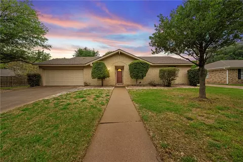 5617 Lake Highlands Dr, Waco, TX 76710