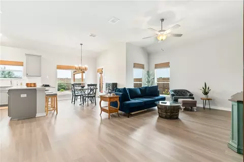 901 Murphy Rd, Waco, TX 76705 photo 4