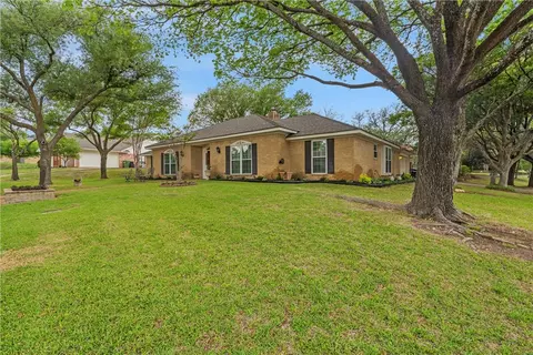 10009 Sandalwood Dr, Woodway, TX 76712