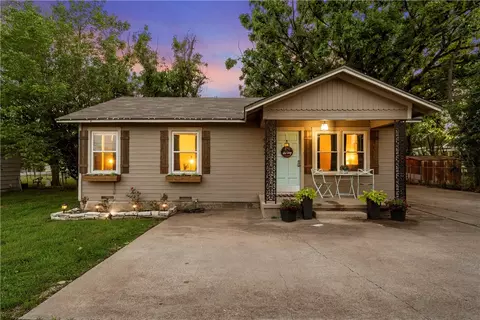 902 N Robinson Dr, Waco, TX 76706
