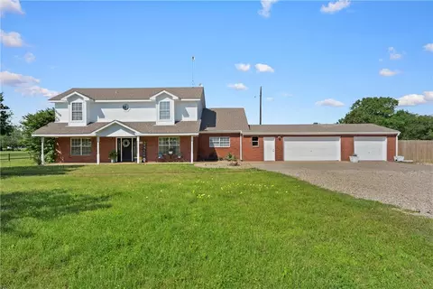 1233 Longhorn Pkwy, Axtell, TX 76624