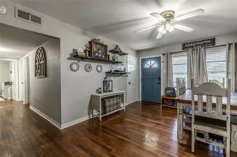 205 Laurel Ln, Mcgregor, TX 76657 photo 8