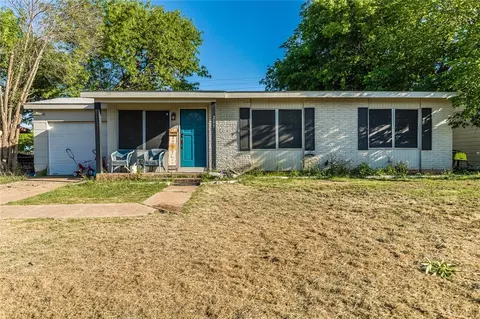 205 Laurel Ln, Mcgregor, TX 76657