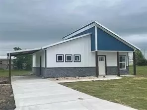 913 E Chad St, Whitney, TX 76692
