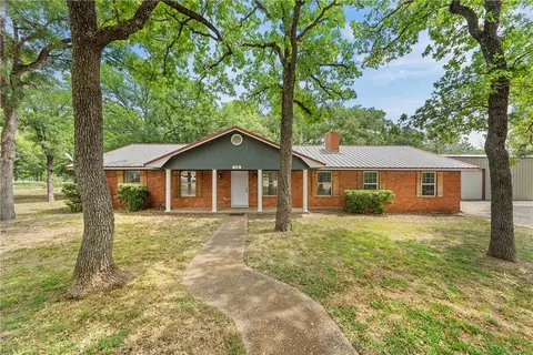 110 Woody Ray Dr, Elm Mott, TX 76640