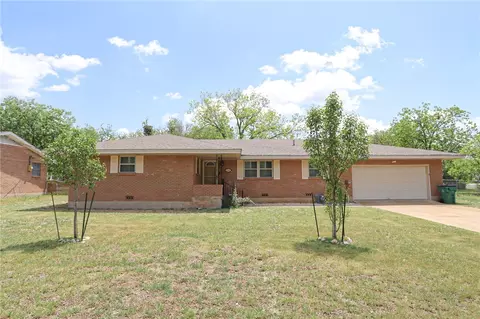 1106 W 4th St, Mcgregor, TX 76657